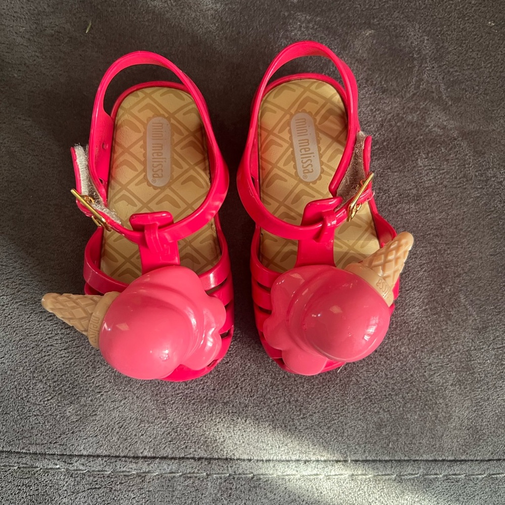Mini Melissa size 6